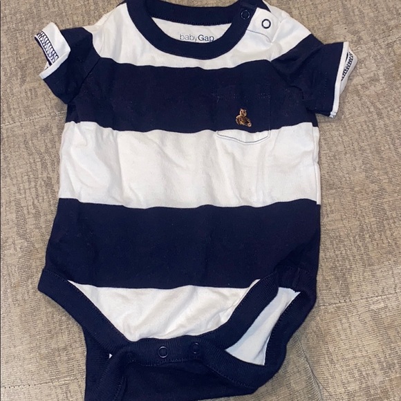 Baby Gap onesie - Picture 1 of 3